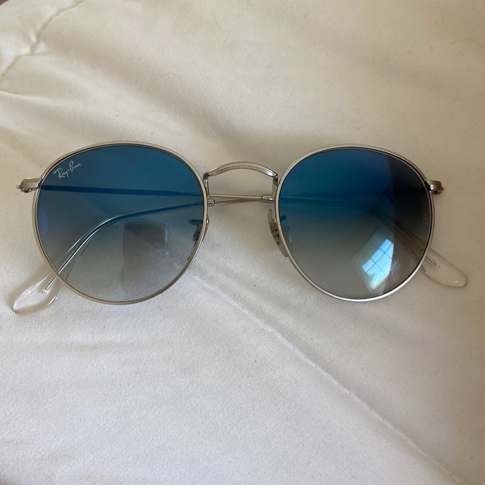 perfect condition ray bans comes with brown leather case
